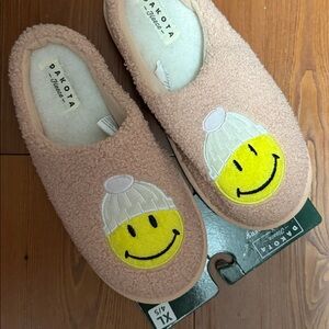 Dakota Fleece Girls Slippers with Smiley Face Size 4/5 NWT